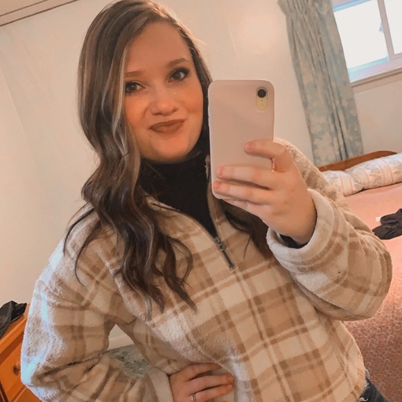 Meet your Posher, Taylor - Picture 1 of 4